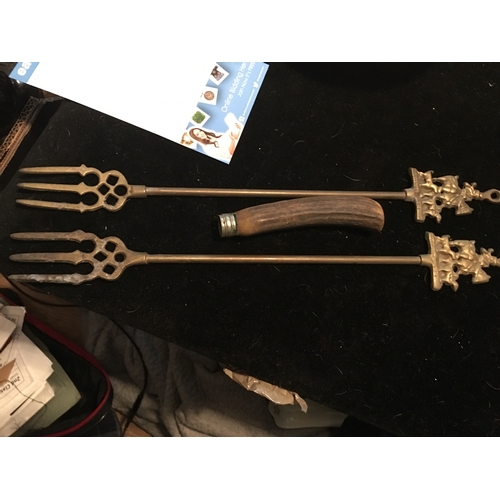 153 - TWO BRASS TOASTING FORKS AND TWO HORN HANDLES