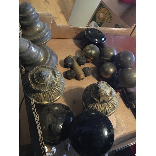 157 - GREAT SELECTION OF ANTIQUE AND VINTAGE BRASS DOOR HANDLES AND FINIALS ETC