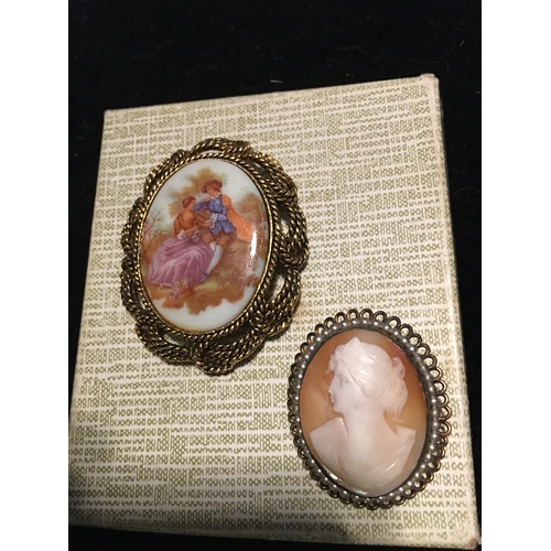 150H - TWO LOVELY VINTAGE BROOCHES