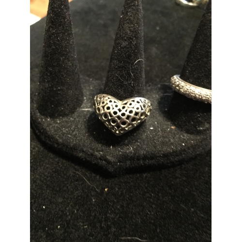 150J - LOVELY SILVER RING HEART SHAPED