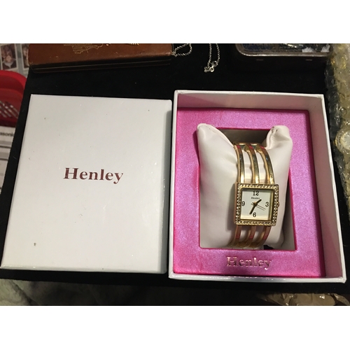 150L - LOVELY BOXED HENLEY WATCH