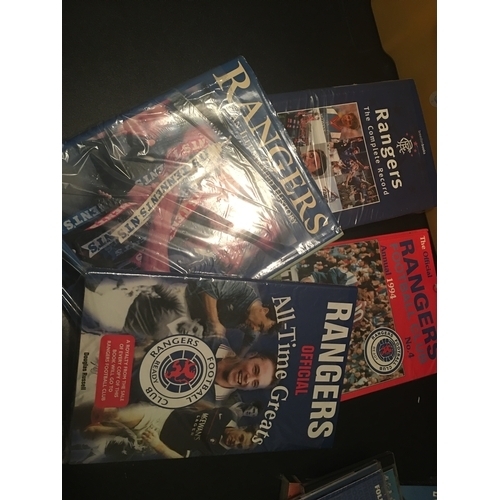 181 - SELECTION OF COLLECTABLE GLASGOW RANGERS FC BOOKS