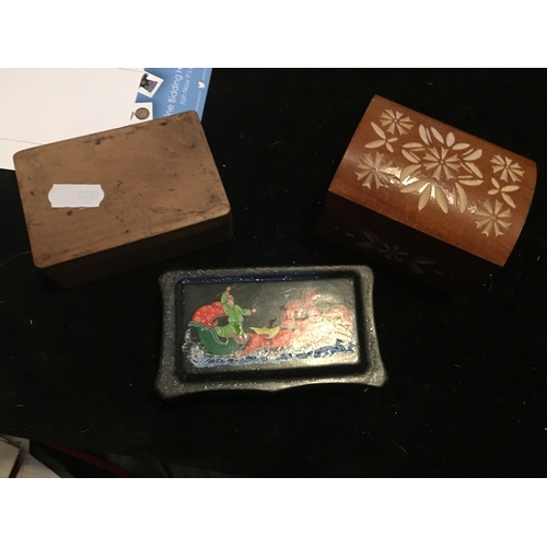 20 - THREE LOVELY VINTAGE WOODEN TRINKET BOXES INCLUDING ORIENTAL