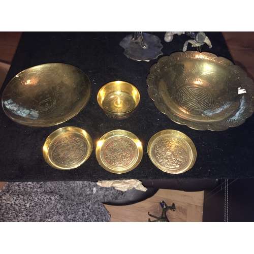 112 - LOVELY COLLECTION OF VINTAGE BRASS BOWLS AND DISHES