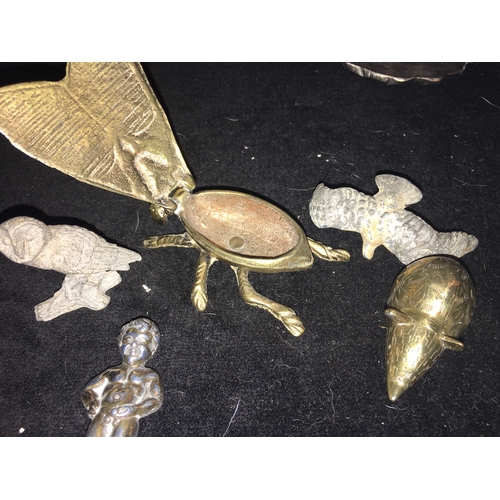 113 - NICE COLLECTION OF BRASS AND EARLY METAL ORNAMENTS INCLUDING LIDDED BEETLE TRINKET BOX AND VULTURE E... 