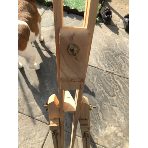 28 - NEW QUALITY BOLDMARE EASEL