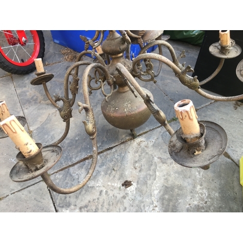 32 - VERY LARGE VERY HEAVY ANTIQUE BRASS CENTRE LIGHT WITH EIGHT ARMS WITH FISH DECORATING THEM