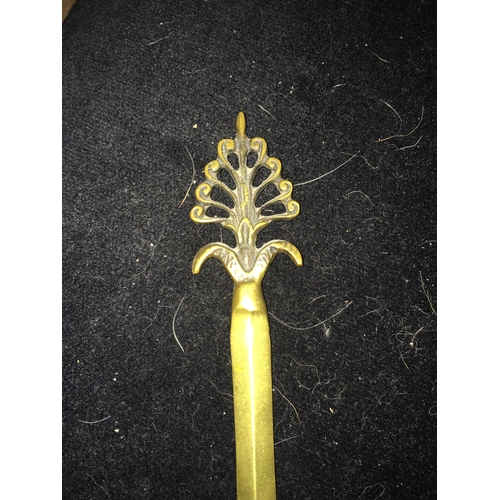 17 - LOVELY VINTAGE BRASS FRENCH DESIGN LETTER OPENER