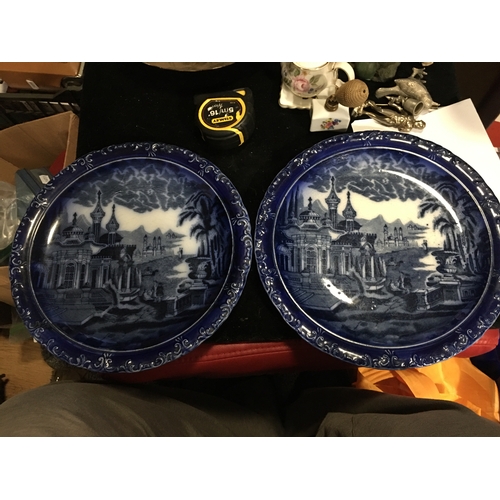 100K - LOVELY Pair of Antique Blue and White Display Plates depicting Chinese Classical Scene (10