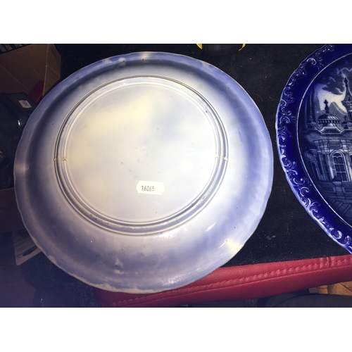 100K - LOVELY Pair of Antique Blue and White Display Plates depicting Chinese Classical Scene (10