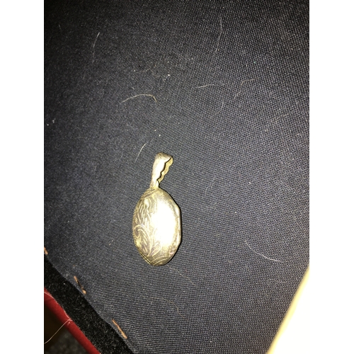 85 - LOVELY SILVER DECORATIVE LOCKET