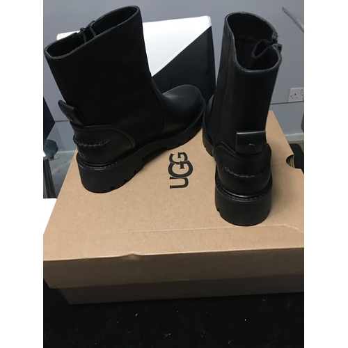 88 - NEW ORIGINAL BOXED PAIR OF LADIES UGG BOOTS  IN BLACK LEATHER SIZE 4
RRP £140 XMAS PRESENT WRONG SIZ... 