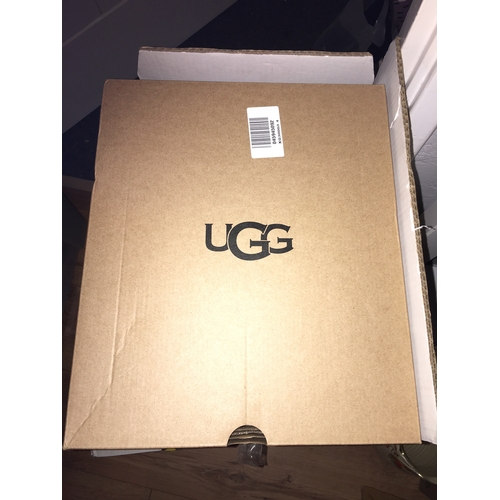 88 - NEW ORIGINAL BOXED PAIR OF LADIES UGG BOOTS  IN BLACK LEATHER SIZE 4
RRP £140 XMAS PRESENT WRONG SIZ... 