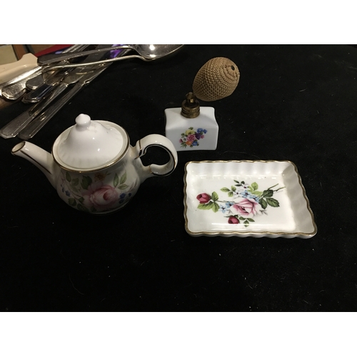 60 - LOVELY SELECTION OF THREE PCS OF CHINA INCLUDING AUSTRIAN PERFUME AUTOMISER, MINITURE SADLER TEAPOT ... 