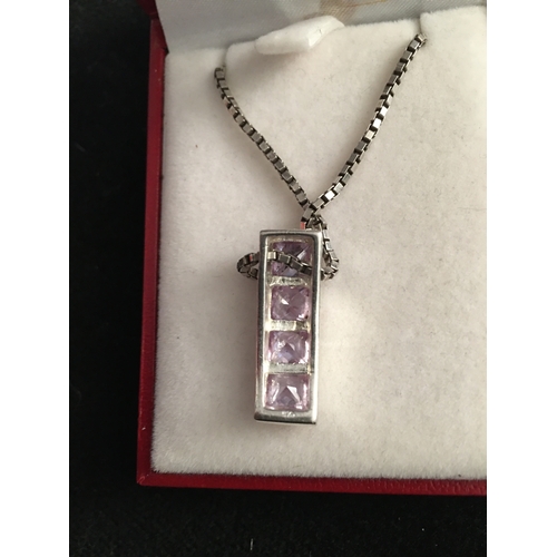 52 - LOVELY SILVER NECKLACE AND PENDANT IN PRESENTATION BOX