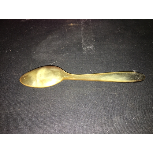 84 - LOVELY ANTIQUE SCOTTISH HORN PORRIDGE SPOON