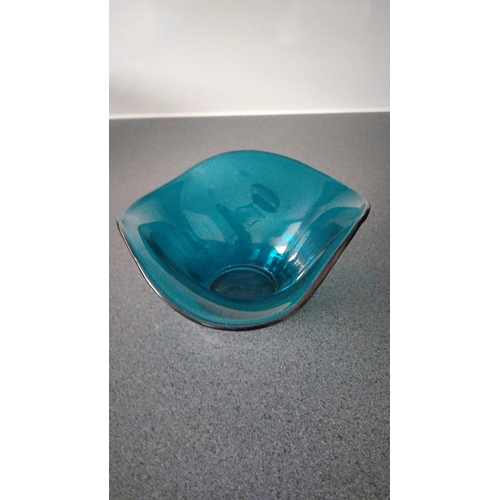 1034 - LOVELY BLUE GLASS BOWL