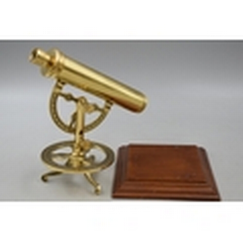 157 - Discovery of America Commemorative Telescope on Wooden plinth 21CM (missing endcap lens)