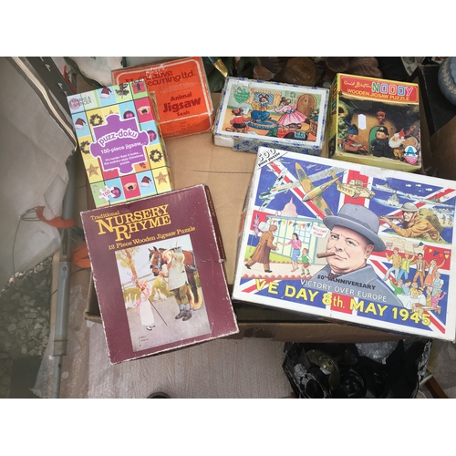 176 - LOVELY SELECTION OF VINTAGE BOXED JIGSAWS INCLUDING CHURCHILL