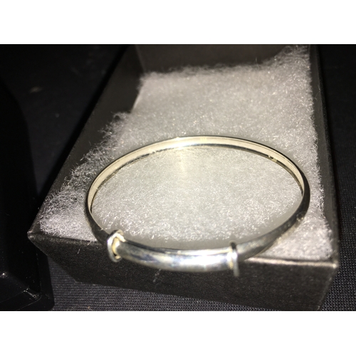 91 - LOVELY BABY'S 925 BANGLE