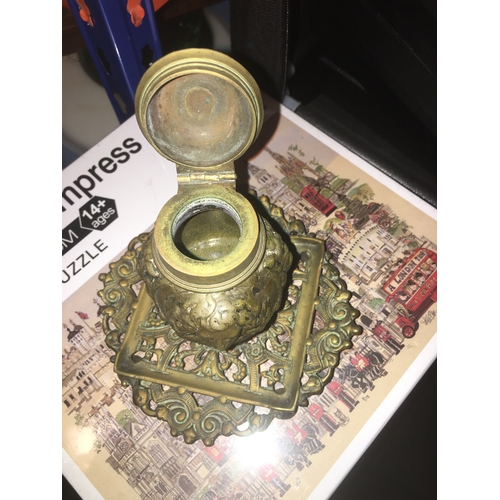 379 - LOVELY EARLY BRASS DESK INK WELL WITH CLASSIC HEADS DESIGN