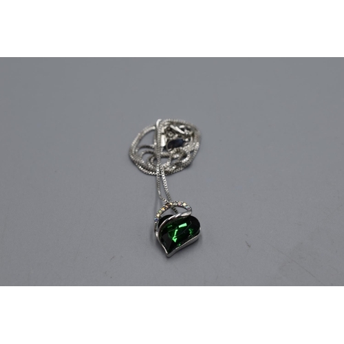 280J - LOVELY Silver 925 Green Love Heart Pendant Necklace IN PRESENTATION BOX