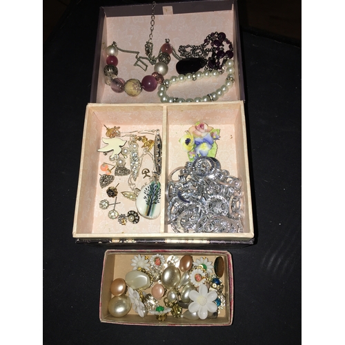 280N - VINTAGE BOX WITH UNCHECKED COSTUME JEWELLERY