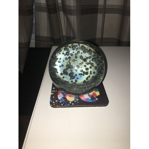 300V - LOVELY BUBBLE GLASS PAPER WEIGHT