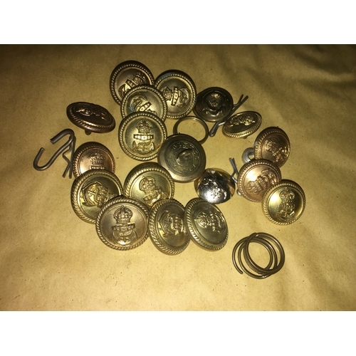 200T - NICE SELECTION OF MILITARY BUTTONS