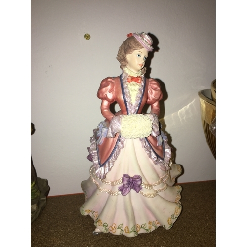 200E - LOVELY LEONARDO ''THE VICTORIAN SKATER'' FIGURINE