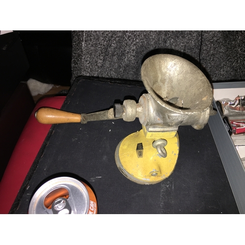 19 - SPONG EARLY HAND MINCER