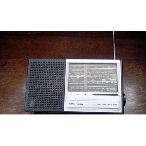 1 - VINTAGE GRUNDIG RADIO WORKING ORDER