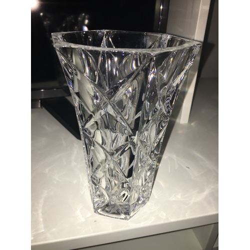 75 - BEAUTIFULL TALL GLASS VASE