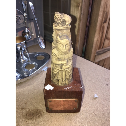 43 - VERY UNUSUAL 1972 CARVED CHESS PIECE TROPHY ON PLINTH WITH REMOVEABLE COPPER PLAQUE