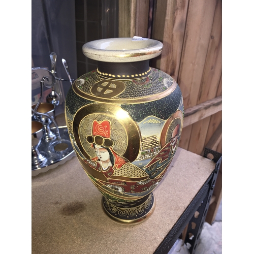 12 - LOVELY  ORIENTAL VASE