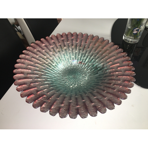 50 - LOVELY LARGE GLASS CENTRE PIECE