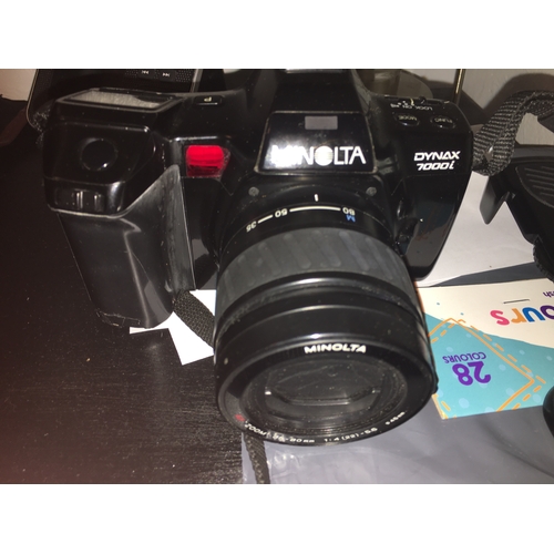 335 - FANTASTIC MINOLTA DYNAX 7000i CAMERA WITH HELIOS CAMERA BAG