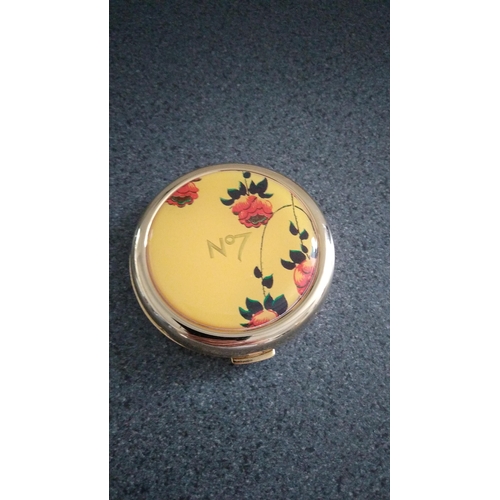 588 - NO7 COMPACT MIRROR