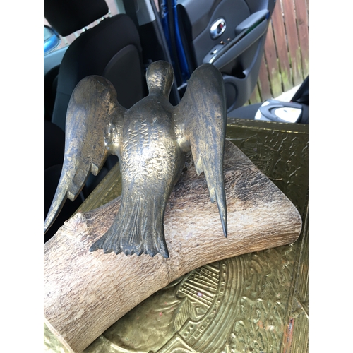 182 - FANTASTIC UNUSUAL BRASS BIRD ON LOG VERY VERY HEAVY BIRD 2KG