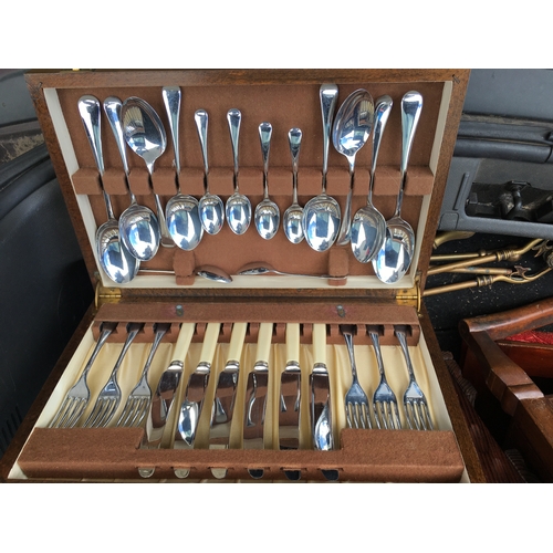 183 - FANTASTIC OAK CASED COMPLETE SET OF 24 PCE SHEFFIELD CUTLERY SET UNUSED