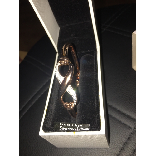 203 - Beautifull Warren James Swarovski Detailed Bangle In Original Presentation Box