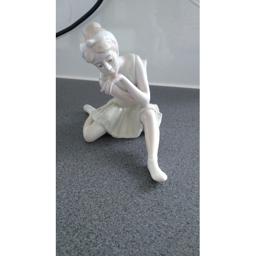 500 - BALLET DANCER FIGURINE