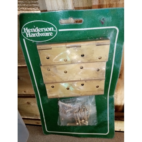 270 - NEW SEALED HENDERSON HARDWARE SET OF BRASS HINGES AND DOOR LOCK  2 PICS