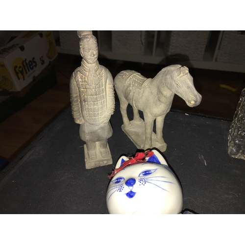 200C - LOVELY ORIENTAL COLLECTION OF CAT DOLL AND WARRIOR AND HORSE FIGURE