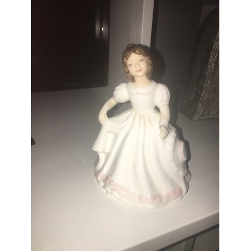 200T - LOVELY LOVELY ROYAL DOULTON AMANDA HN3635 FIGURINE