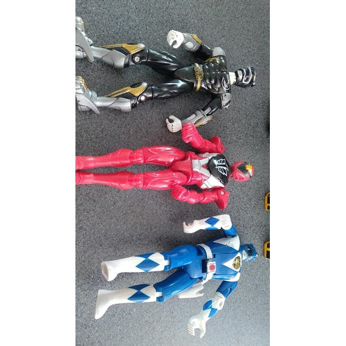 497 - SELECTION OF POWER RANGER FIGURES INCLUDING ONE WITH FLIP HEAD