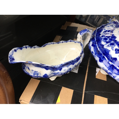 325 - BLUE AND WHITE ANTIQUE SAUCE BOAT AND LIDDED TUREEN With broken handle