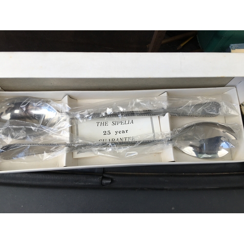 181 - TWO BOXED SETS OF CUTLERY INCLUDING SIPELIA SALAD SERVERS