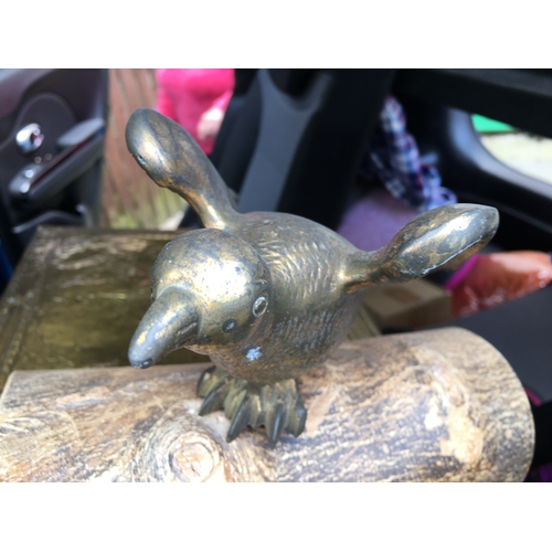 182 - FANTASTIC UNUSUAL BRASS BIRD ON LOG VERY VERY HEAVY BIRD 2KG