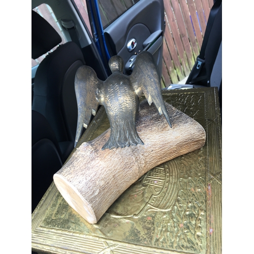 182 - FANTASTIC UNUSUAL BRASS BIRD ON LOG VERY VERY HEAVY BIRD 2KG